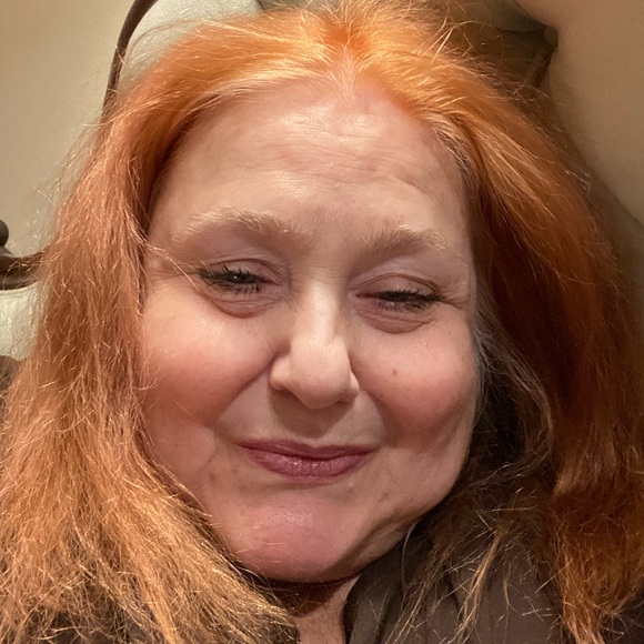 Meet your Posher, Vallerie - Picture 1 of 3